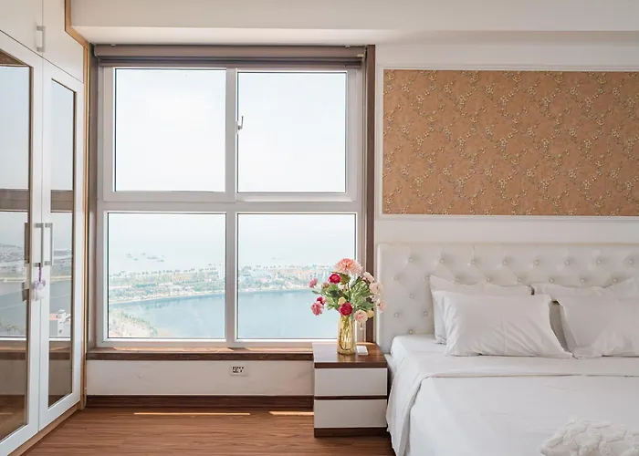Three-bedroom House With Sea View Appartement Hạ Long